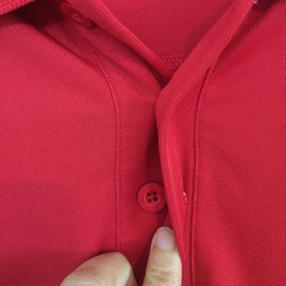 Men’s collared red Under Armour button shirt. XL - Picture 6 of 8